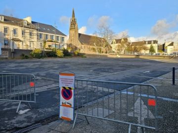 Après les travaux.. c'est le parking ! (juste avant les fêtes). 😒

On n'est pas contre les festivités du bourg, au contraire. Mais on pense qu'une autre...
