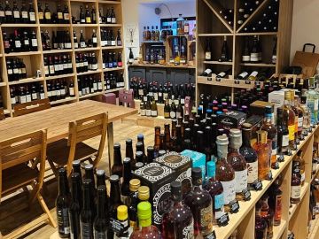 La Cave sera exceptionnellement FERMÉE ce Mardi 04 Décembre. 

Nous partons quelques jours au Salon des Vins à Angers, pour dénicher de nouvelles pépites et...