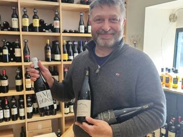 Les vins d'Alexandre @closdesors sont de retour à la Cave.. et ça goûte toujours aussi bien !🍷🤗

Toujours un excellent de partage quand il passe dans la...