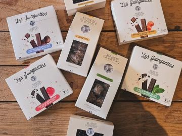 [ NOUVEAUTÉS ] 🍫🤤

Les gourmandises de la @maisonguinguet et les tablettes de chocolat de chez @Mam'Zelle Choco (made in BZH) viennent compléter notre gamme...