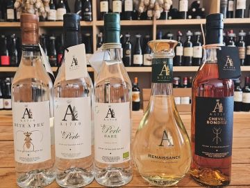 Nouveautés et retour ! 🤗 

Du soleil en bouteille ☀️👀

@rhum_a1710 en Martinique 
@domainemaximemagnon en Languedoc 
@domainedelenvol en Alsace

Et le retour...
